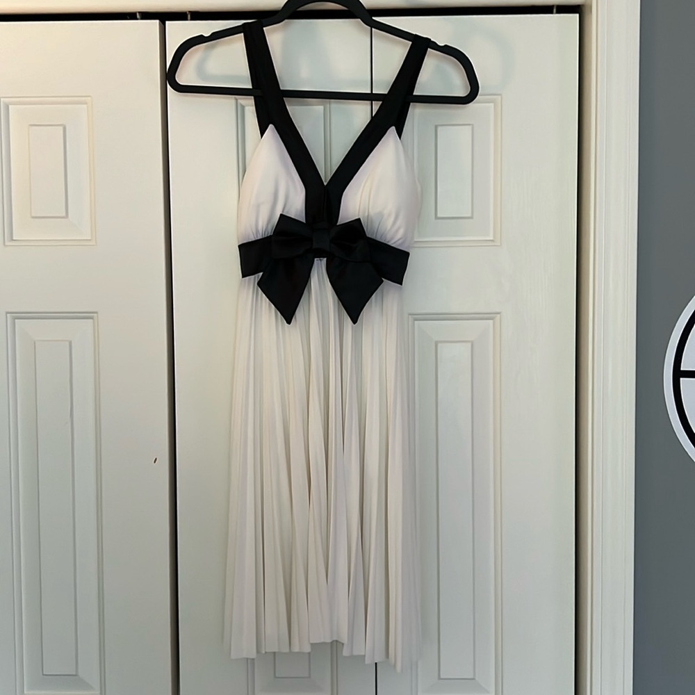 Juniors Taboo cream colored dress